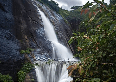 Kuttralam Falls